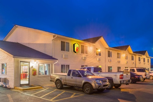 Super 8 by Wyndham Sheridan image 5